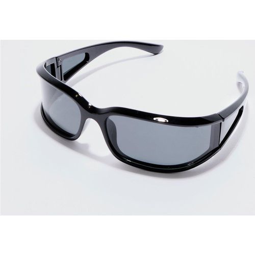 Wrap Around Rectangle Sunglasses In Black - boohoo - Modalova