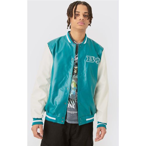 Chaqueta De Cuero Sintético Con Emblema Universitario En Azulado - boohoo - Modalova