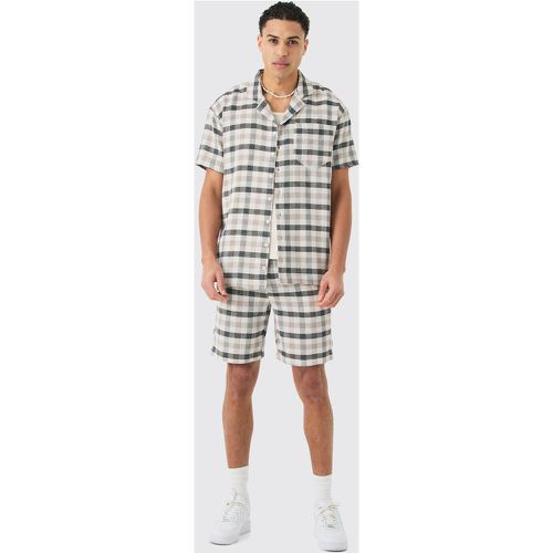Conjunto Oversize Texturizado De Pantalón Corto Y Camisa Mini De Cuadros - boohoo - Modalova