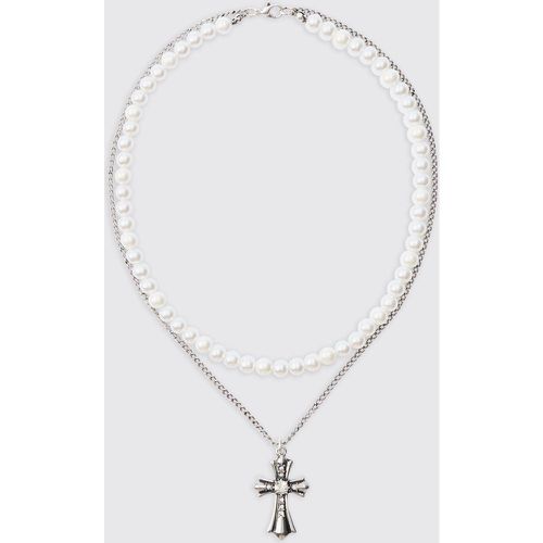 Collana a catena con perle e pendente a croce in argento - boohoo - Modalova