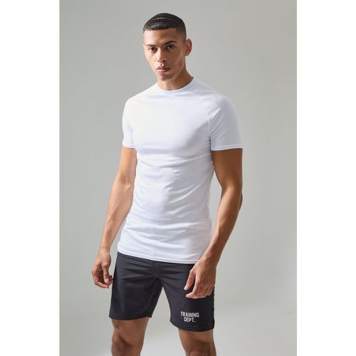 Camiseta Man Active Ligera De Ranglán Ajustada Al Músculo Con Estampado Essentials - boohoo - Modalova