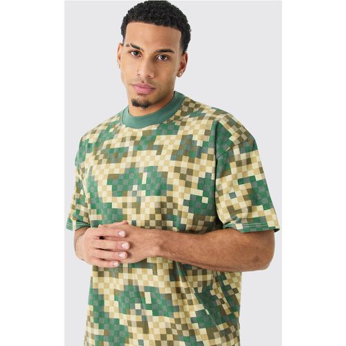 T-shirt pesante oversize in fantasia militare con pixel e girocollo esteso - boohoo - Modalova