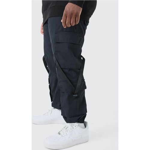 Pantaloni tuta Plus Size stile Cargo con spalline intessute - boohoo - Modalova
