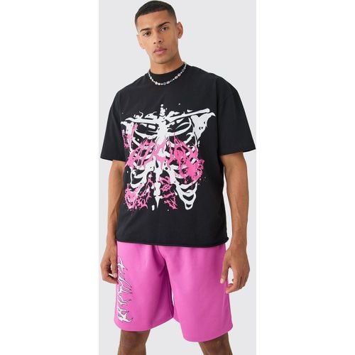 Set T-shirt oversize con scheletro, girocollo esteso e fondo grezzo & pantaloncini in rete - boohoo - Modalova