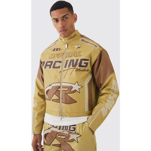 Chaqueta Recta De Cuero Sintético Official Con Estampado De Motociclismo En Camel - boohoo - Modalova