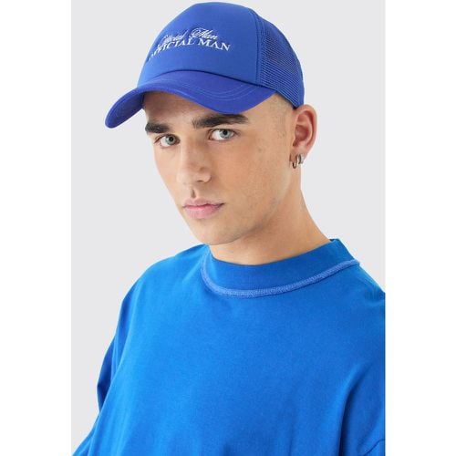Cappello da baseball Official Man blu con ricami in schiuma e pannelli in rete - boohoo - Modalova