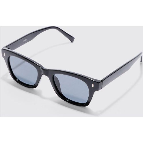 Retro Frame Sunglasses In Black - boohoo - Modalova