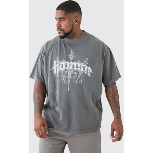 Plus Oversized Homme Cross Puff Print T-Shirt In Grey - boohoo - Modalova