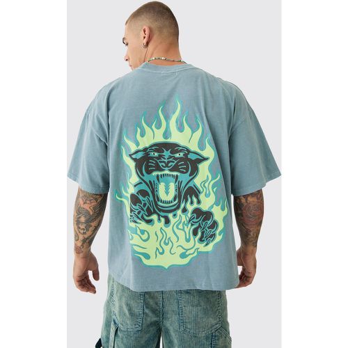 T-shirt squadrata oversize con grafica di pantera, fiamme e girocollo esteso - boohoo - Modalova