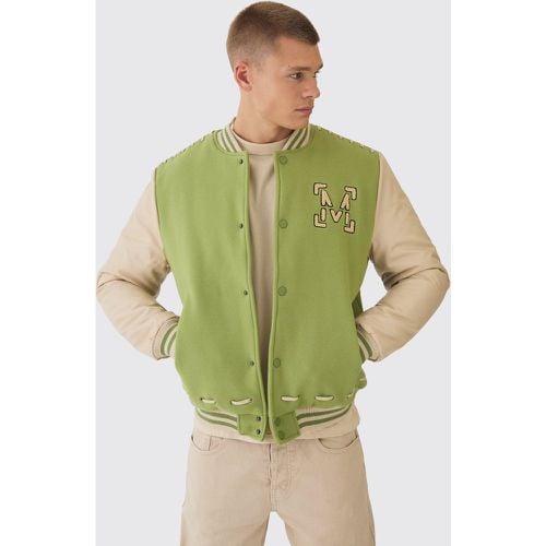 Chaqueta Man Universitaria De Cuero Sintético Con Detalle De Hilo - boohoo - Modalova