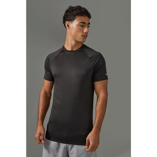 Camiseta Man Active Pro Resistente Para El Gimnasio Ajustada Al Músculo - boohoo - Modalova