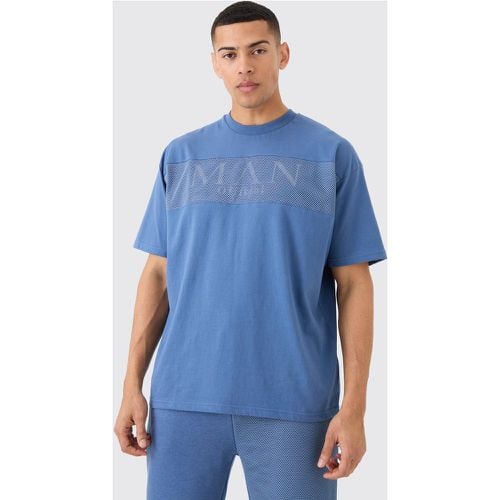 T-shirt oversize Man Official in rete con più livelli - boohoo - Modalova