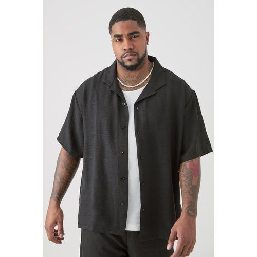 Camicia Plus Size oversize a maniche corte in lino nera - boohoo - Modalova