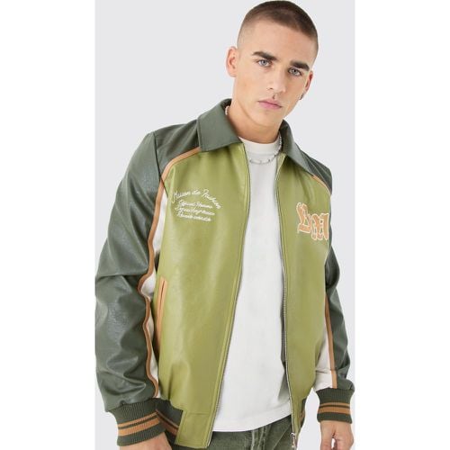 Chaqueta Universitaria De Cuero Sintético Con Cuello Y Emblema Bm - boohoo - Modalova