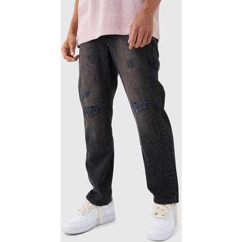 Jeans rilassati in denim rigido stile Carpenter con strappi sul ginocchio in slavato - boohoo - Modalova