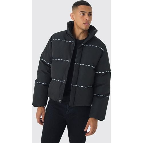 Cappotto piumino oversize con collo a imbuto e striscia Man - boohoo - Modalova