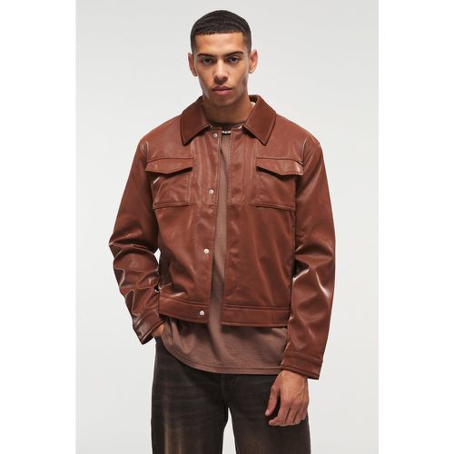 Giacca Harrington in PU extra lucida color cioccolato - boohoo - Modalova