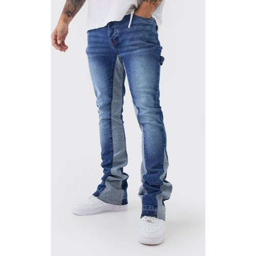 Jeans a zampa Skinny Fit con inserti stile Carpenter e pieghe sul fondo - boohoo - Modalova