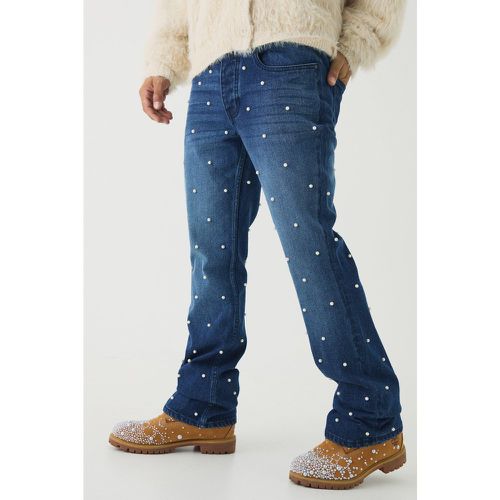 Jeans a zampa Slim Fit in denim rigido decorati con perle - boohoo - Modalova