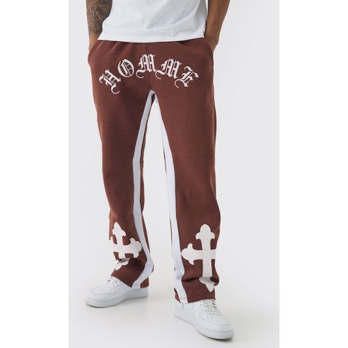 Pantaloni tuta Homme rilassati con dettagli gotici e inserti a croce - boohoo - Modalova