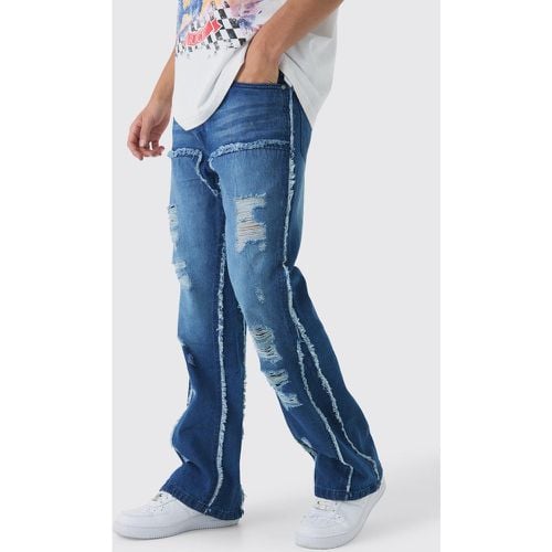 Jeans a zampa rilassati con pannelli Carpenter e fondo grezzo - boohoo - Modalova