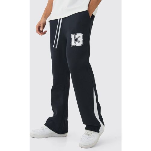 Pantaloni tuta Regular Fit con stampa stile Varsity e inserti - boohoo - Modalova