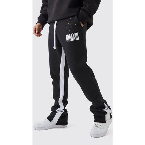 Pantalón Deportivo De Campana Man Ajustado Con Pernera Plisada Y Salpicaduras De Pintura - boohoo - Modalova