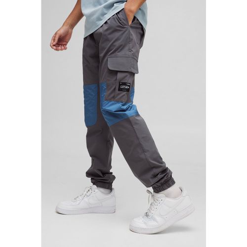 Pantalón Cargo Resistente Al Agua Ajustado Con Cintura Elástica Y Botamanga - boohoo - Modalova