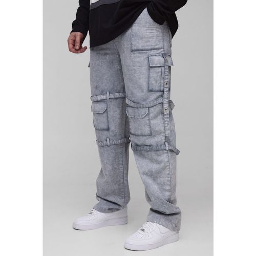 Pantaloni Cargo Tall rilassati in lavaggio acido con spalline - boohoo - Modalova