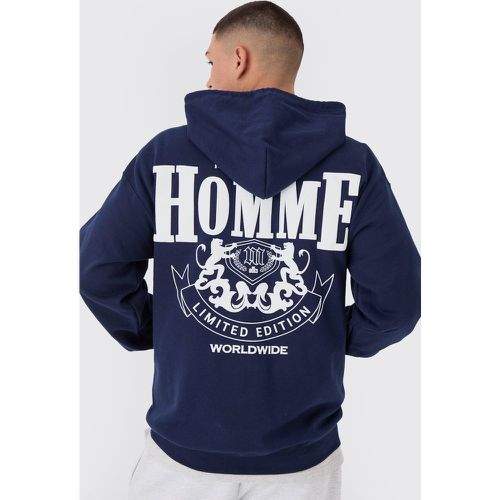 Felpa slavata Homme con stampa a caratteri arrotondati, zip e cappuccio - boohoo - Modalova