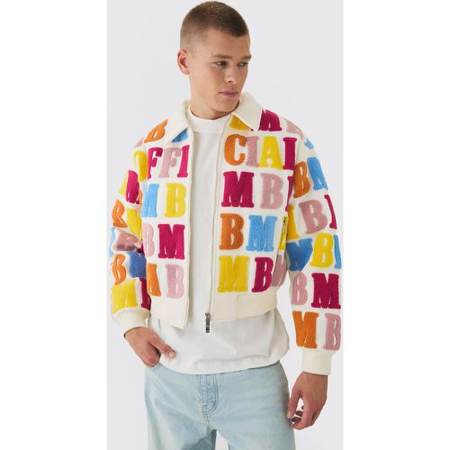 Chaqueta Recta Universitaria Color Crudo Con Cuello Y Emblema De Letra - boohoo - Modalova