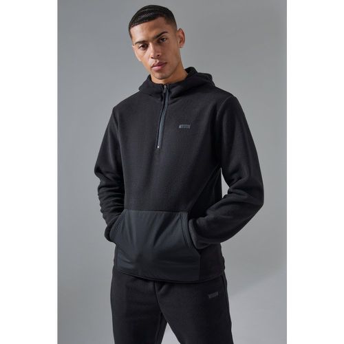 Felpa Man Active in fleece con cappuccio a 1/4 - boohoo - Modalova