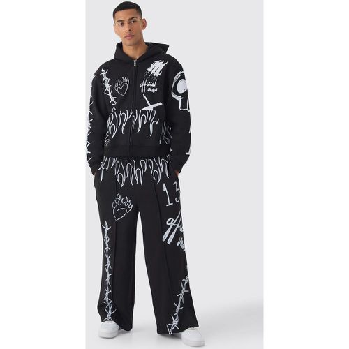 Tuta sportiva squadrata oversize con stampa Graffiti all over e zip - boohoo - Modalova