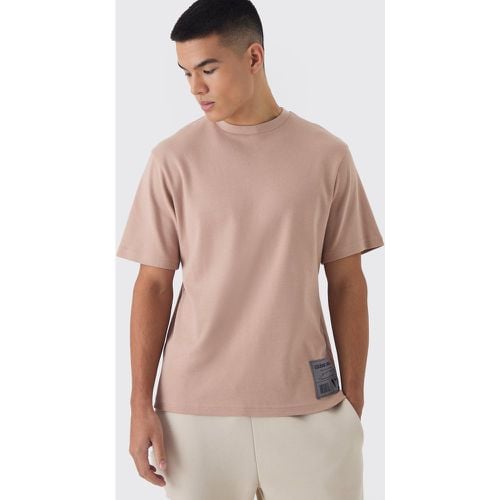 T-shirt Regular Fit con etichetta ricamata e ricamo - boohoo - Modalova