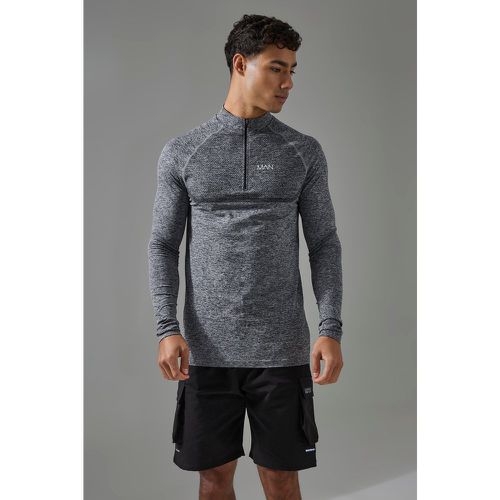 Sudadera Man Active Ajustada Al Músculo Con Cremallera 1/4 Y Logo Fosforito - boohoo - Modalova