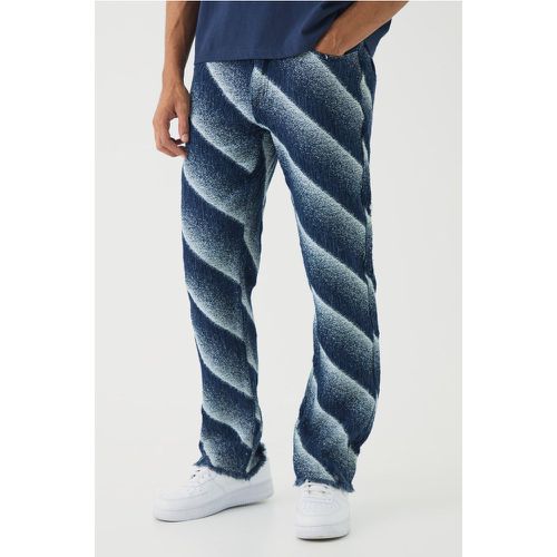 Jeans a zampa Slim Fit in denim rigido effetto smagliato - boohoo - Modalova