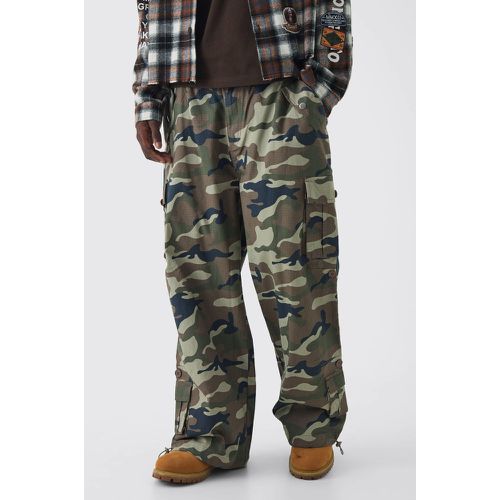 Ripstop Elasticated Waist Parachute Camo Cargo Trousers - boohoo - Modalova