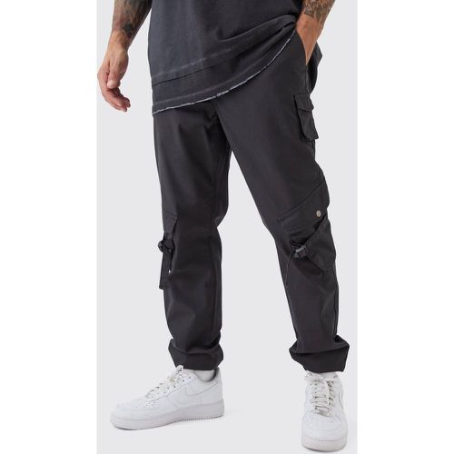 Pantaloni Cargo Slim Fit elasticizzati in nylon ripstop con fibbia - boohoo - Modalova