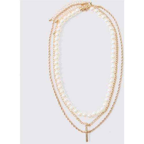 Collana color oro a più fili di perle con pendente a croce - boohoo - Modalova