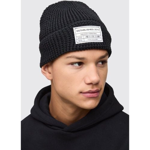 Waffle Knit Tab Beanie, Negro - boohoo - Modalova