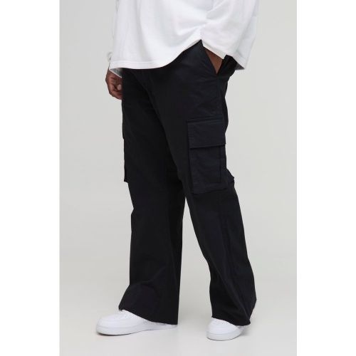 Pantaloni a zampa Plus Size stile Cargo con vita fissa - boohoo - Modalova