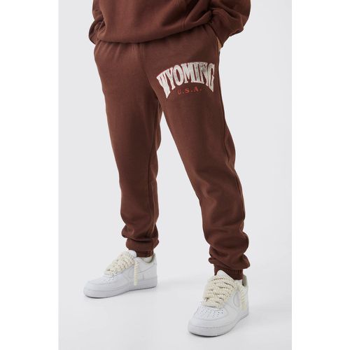 Pantalón Deportivo Regular Con Botamanga Y Estampado De Wyoming - boohoo - Modalova