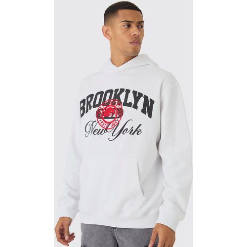 Sudadera Oversize Con Capucha Y Estampado Gráfico Universitario De Brooklyn - boohoo - Modalova