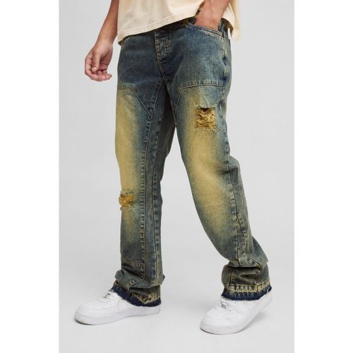 Jeans a zampa Slim Fit in denim rigido con strappi e inserti stile Carpenter - boohoo - Modalova