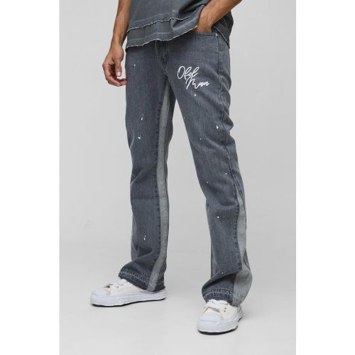 Jeans a zampa Slim Fit in denim rigido con ricami, schizzi di colore e inserti - boohoo - Modalova