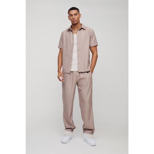 Camicia & pantaloni Smart a maniche corte in twill morbido - boohoo - Modalova