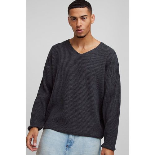 Maglione oversize in maglia a coste con scollo a V e spalle scese - boohoo - Modalova