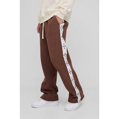 Pantalón Deportivo Recto Con Cinta Lateral Cruzada - boohoo - Modalova