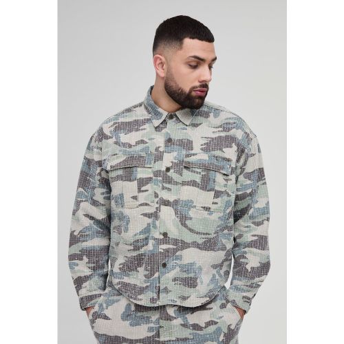 Camisa Chaqueta Plus Vaquera Cargo De Camuflaje - boohoo - Modalova