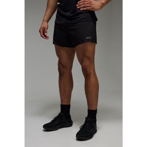 Pantalón Corto De Correr Man Active Perforado 7,6Cm 2 En 1 Con Abertura En El Bajo - boohoo - Modalova